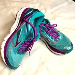 Brooks Transcend 4 aqua blue and purple running shoes